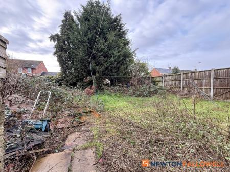 3 bedroom Semi-detached house for sale in Cranmer Road, Newark