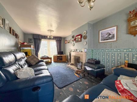 3 bedroom Semi-detached house for sale in Cranmer Road, Newark