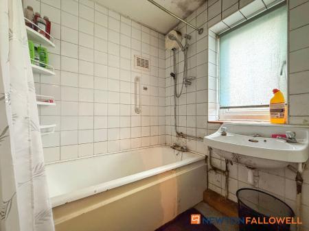 3 bedroom Semi-detached house for sale in Cranmer Road, Newark