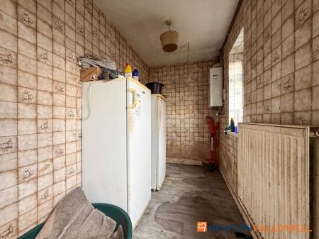 3 bedroom Semi-detached house for sale in Cranmer Road, Newark