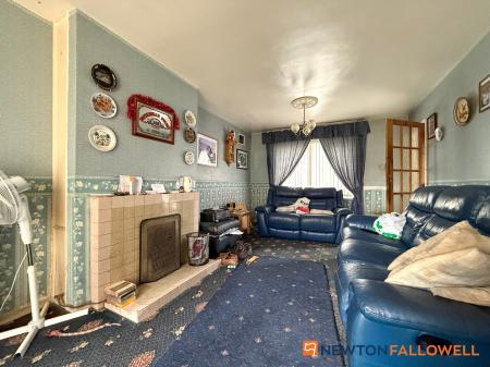 3 bedroom Semi-detached house for sale in Cranmer Road, Newark