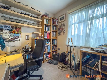 3 bedroom Semi-detached house for sale in Windsor Avenue, Newark