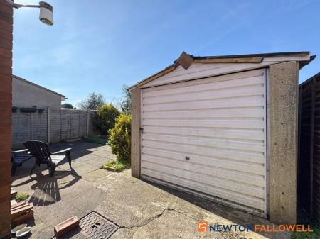 3 bedroom Semi-detached house for sale in Windsor Avenue, Newark