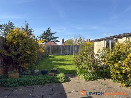 3 bedroom Semi-detached house for sale in Windsor Avenue, Newark