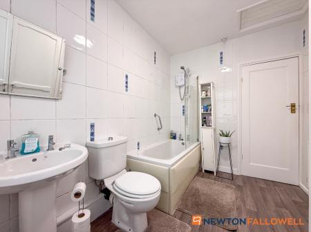 3 bedroom Semi-detached house for sale in Windsor Avenue, Newark
