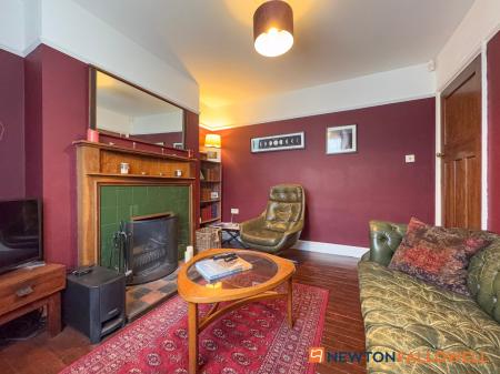 3 bedroom Semi-detached house for sale in Windsor Avenue, Newark