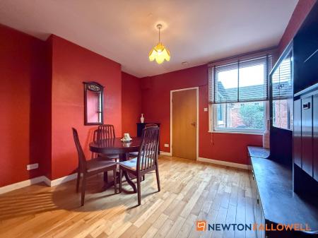 2 bedroom Terraced House for sale in Newton Street, Newark