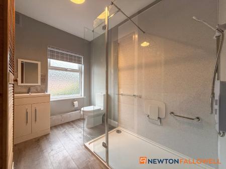 2 bedroom Terraced House for sale in Newton Street, Newark