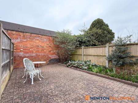 2 bedroom Terraced House for sale in Newton Street, Newark