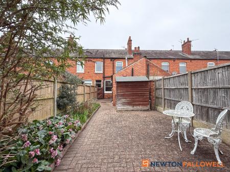 2 bedroom Terraced House for sale in Newton Street, Newark