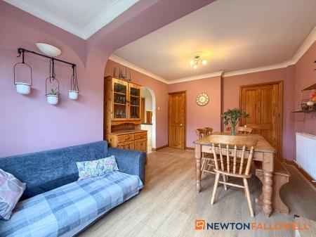 3 bedroom Semi-detached house for sale in Winthorpe Road, Newark