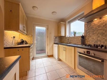 3 bedroom Semi-detached house for sale in Winthorpe Road, Newark