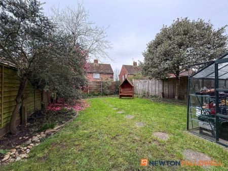 3 bedroom Semi-detached house for sale in Winthorpe Road, Newark