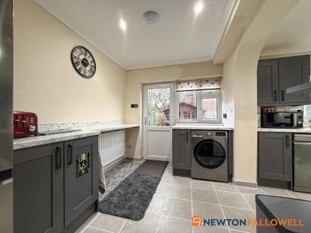 4 bedroom Detached house for sale in Norman Avenue, Newark