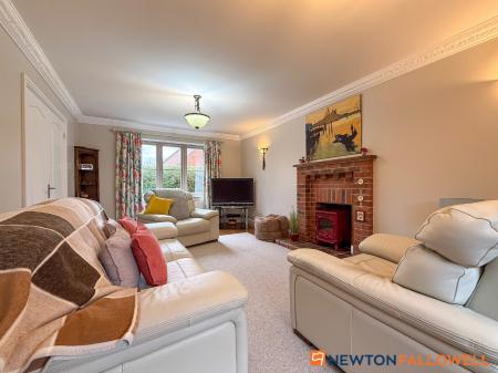 4 bedroom Detached house for sale in Main Street, Upton