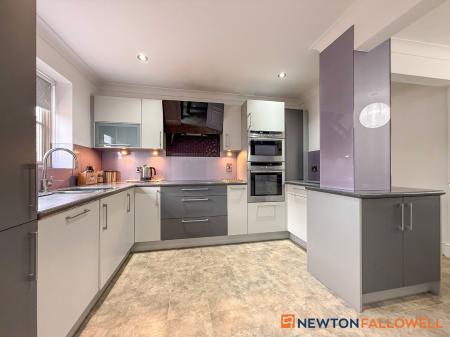 4 bedroom Detached house for sale in Main Street, Upton