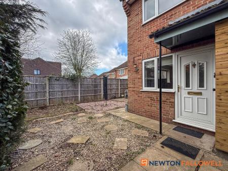 1 bedroom Semi-detached house for sale in Willow Road, Balderton