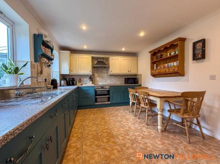 5 bedroom Detached house for sale in Bells Court, Carlton-le-Moorland
