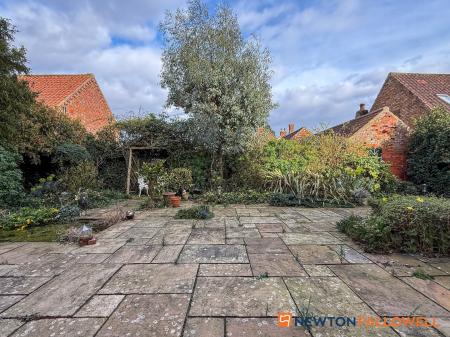 5 bedroom Detached house for sale in Bells Court, Carlton-le-Moorland