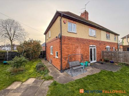 3 bedroom Semi-detached house for sale in Bowbridge Road, Newark