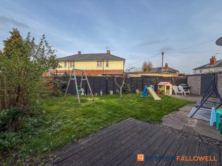 3 bedroom Semi-detached house for sale in Bowbridge Road, Newark