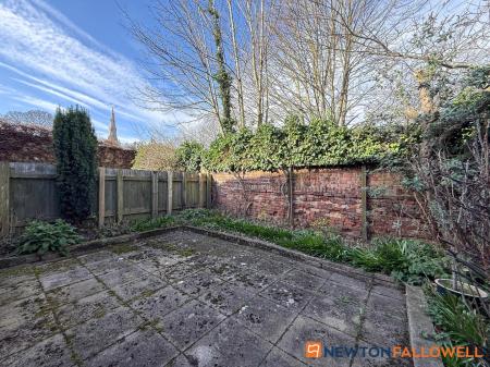 3 bedroom Semi-detached house for sale in Ellerslie Close, Newark