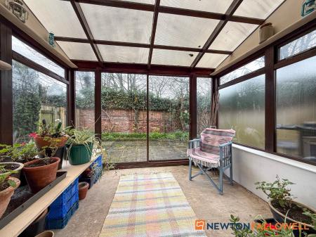 3 bedroom Semi-detached house for sale in Ellerslie Close, Newark