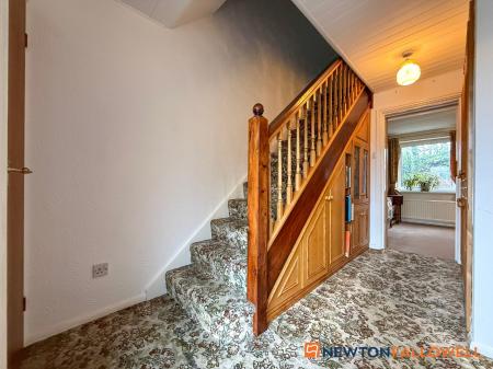 3 bedroom Semi-detached house for sale in Ellerslie Close, Newark