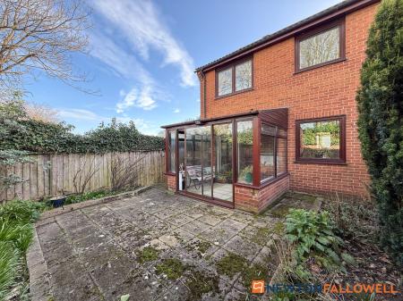 3 bedroom Semi-detached house for sale in Ellerslie Close, Newark