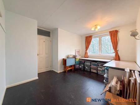 3 bedroom Semi-detached house for sale in Ellerslie Close, Newark