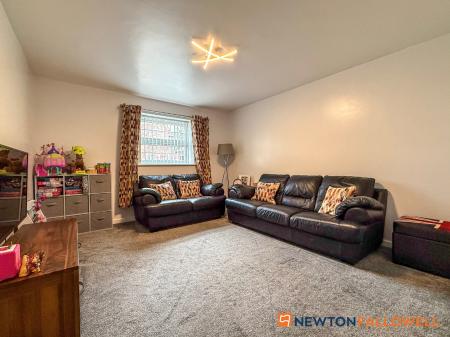 4 bedroom Semi-detached house for sale in Skayman Fields, Carlton-le-Moorland