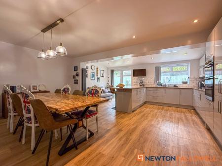4 bedroom Semi-detached house for sale in Skayman Fields, Carlton-le-Moorland