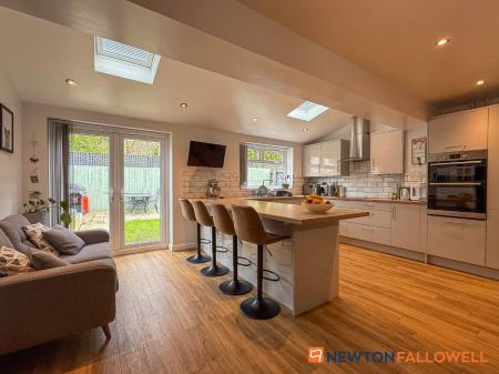 4 bedroom Semi-detached house for sale in Skayman Fields, Carlton-le-Moorland