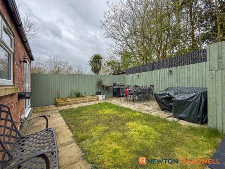 4 bedroom Semi-detached house for sale in Skayman Fields, Carlton-le-Moorland