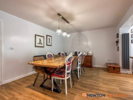 4 bedroom Semi-detached house for sale in Skayman Fields, Carlton-le-Moorland