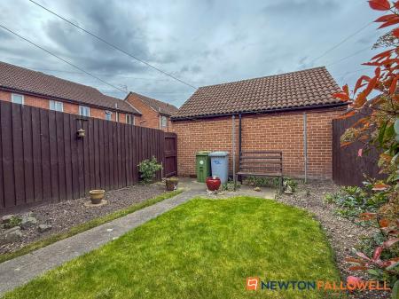 2 bedroom Semi-detached house for sale in Pelham Close, Newark