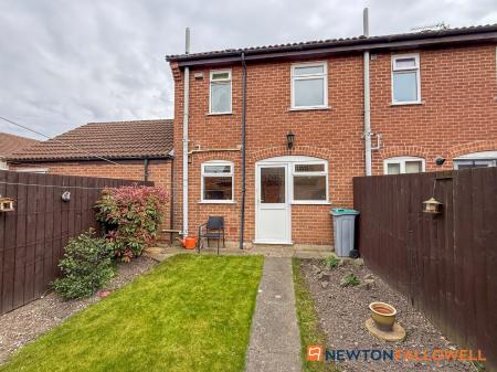 2 bedroom Semi-detached house for sale in Pelham Close, Newark