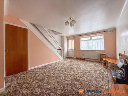 2 bedroom Semi-detached house for sale in Pelham Close, Newark
