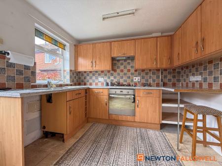 2 bedroom Semi-detached house for sale in Pelham Close, Newark