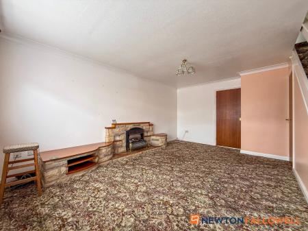 2 bedroom Semi-detached house for sale in Pelham Close, Newark