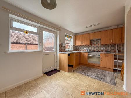 2 bedroom Semi-detached house for sale in Pelham Close, Newark