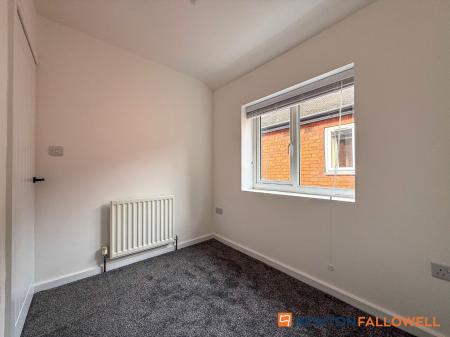 3 bedroom Semi-detached house for sale in Beacon Hill Road, Newark