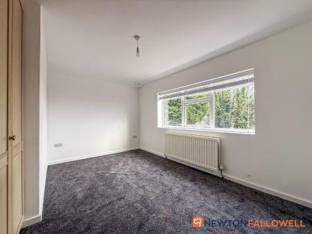 3 bedroom Semi-detached house for sale in Beacon Hill Road, Newark