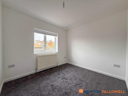 3 bedroom Semi-detached house for sale in Beacon Hill Road, Newark
