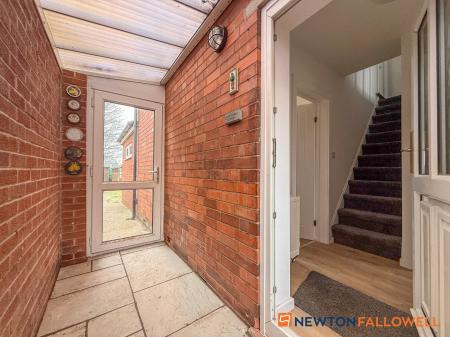 3 bedroom Semi-detached house for sale in Beacon Hill Road, Newark