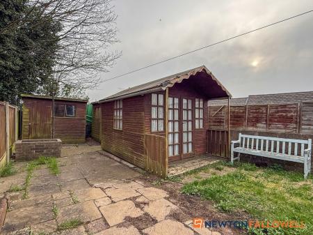 3 bedroom Semi-detached house for sale in Beacon Hill Road, Newark