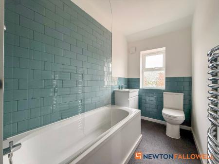 3 bedroom Semi-detached house for sale in Beacon Hill Road, Newark