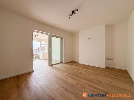 3 bedroom Semi-detached house for sale in Beacon Hill Road, Newark