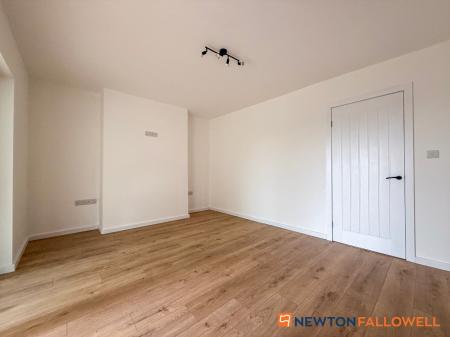 3 bedroom Semi-detached house for sale in Beacon Hill Road, Newark