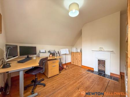 3 bedroom Semi-detached house for sale in Stragglethorpe Lane, Stragglethorpe